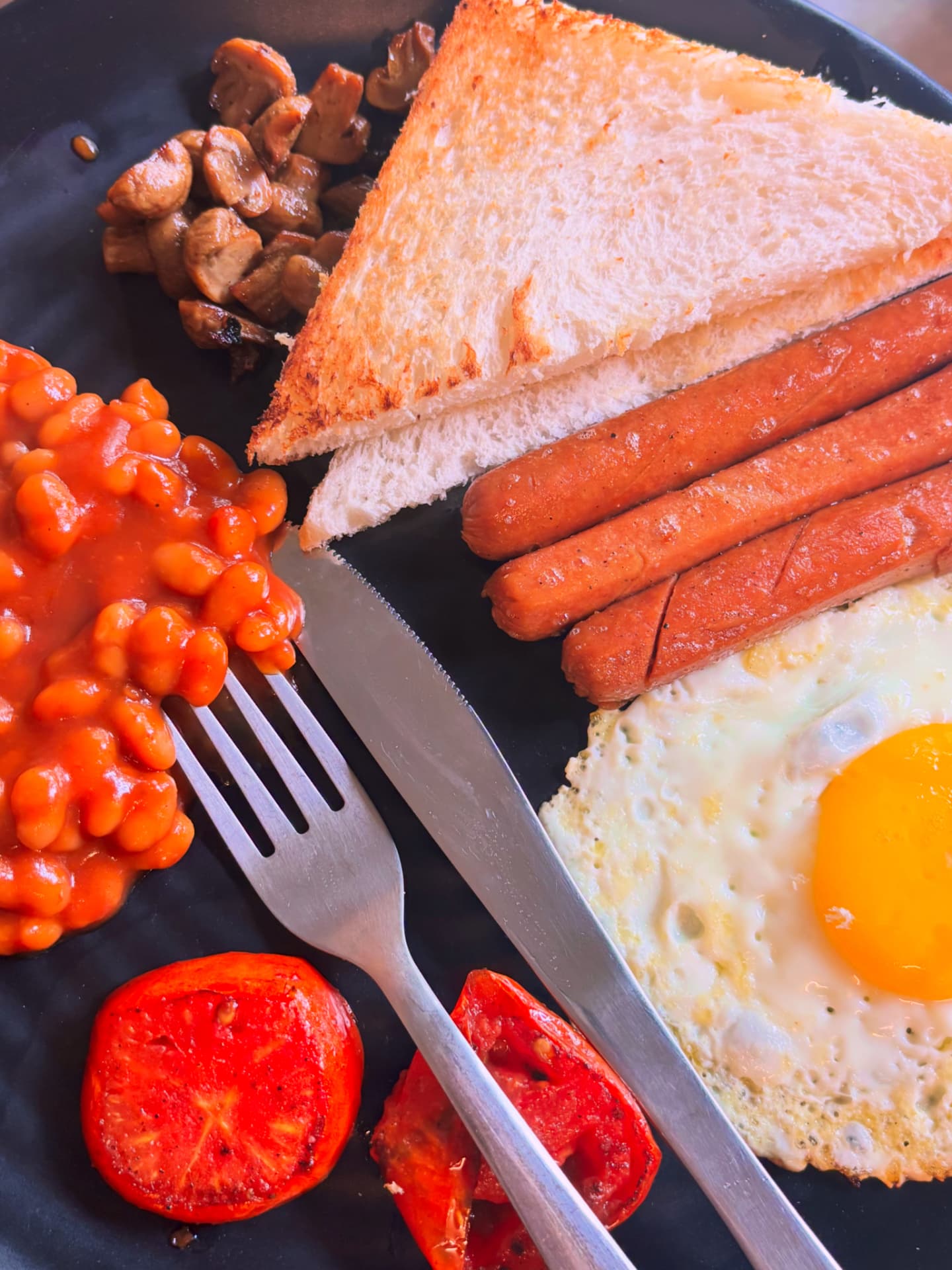 Included breakfast at Arosia by The Hive with eggs, sausages, beans, toast, mushrooms and tomatoes